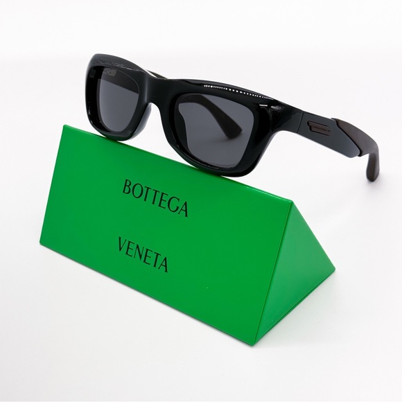 NEW BOTTEGA VENETA EXCLUSIVE SUNGLASSES
BV1183S 001 SUNGLASSES BOTTEGA VENETA - Picture 1 of 13